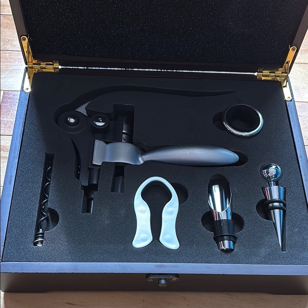 Deluxe Wine Opener Set - Black and Silver new without tag